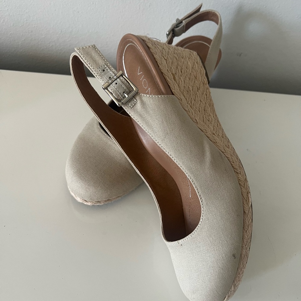 Vionic Wedges Size 10 - Picture 2 of 7